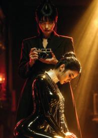 《光影下的綻放:鏡頭外的私密契約》